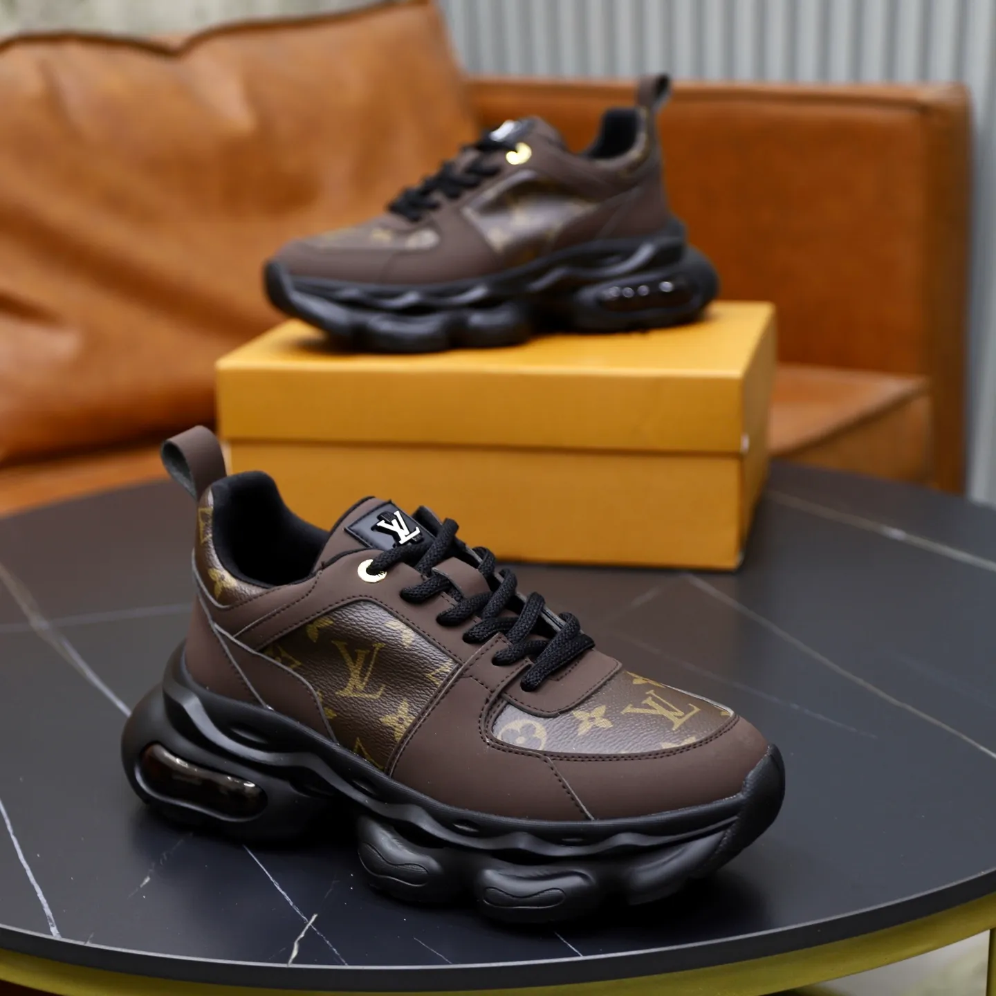 Ex-factory price: 462💰🙅‍♂️🙅‍♂️🙅‍♂️ Brand: Louis Vuitton Standard code: 38-44 (45 customized) Grade: Same as the official website Material: Original cowhide splicing fabric Comfortable and breathable lining Lightweight, soft and wear-resistant outsole Style category: Men's fashionable casual shoes Running sneakers Distinguished luxury brand elements Top luxury Color: actual picture color